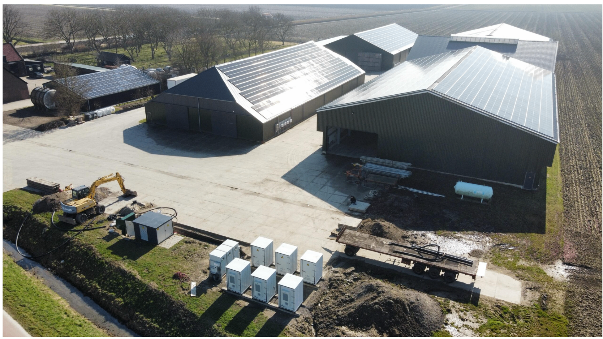 Oplevering 750kW-1290kWh batterij en 180kW DC-laadpaal