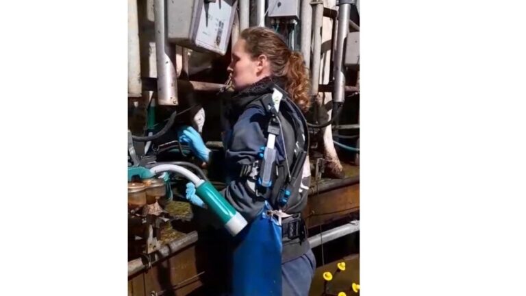 SKELEX 360 “Happy Milker”