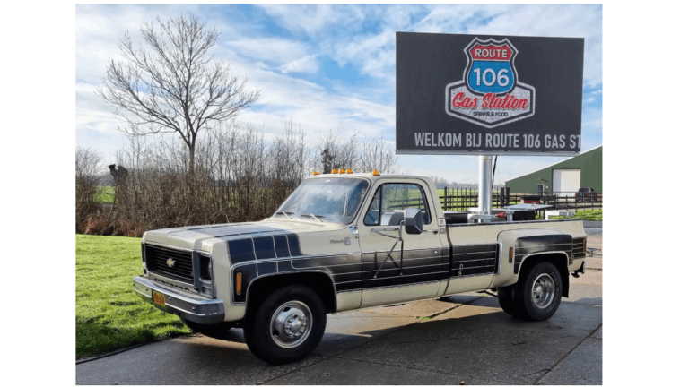 LED SCHERM OP EEN AUTHENTIEKE GMC PICK-UP