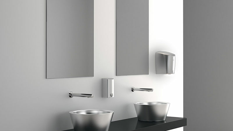 rvs handendroger met verborgen knop voor hete of koude lucht.