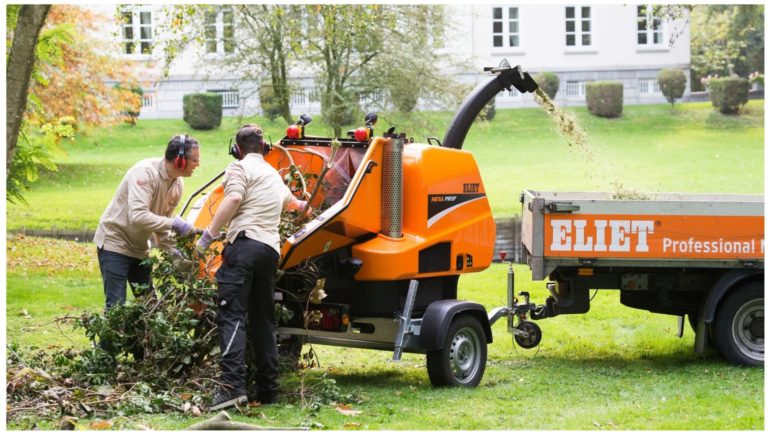 ABS/PMMA thermoformed and pre-assembled housings for garden machines