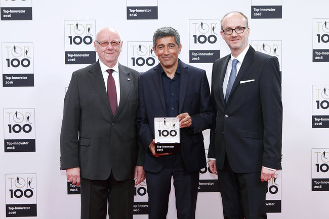Ranga Yogeshwar congratulates Detmold drive manufacturer on being awarded the TOP 100