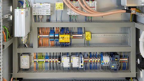 SCHALTSCHRANK- UND STEUERUNGSBAU – PASSENDE LÖSUNGEN FÜR INDIVIDUELLE ANFORDERUNGEN