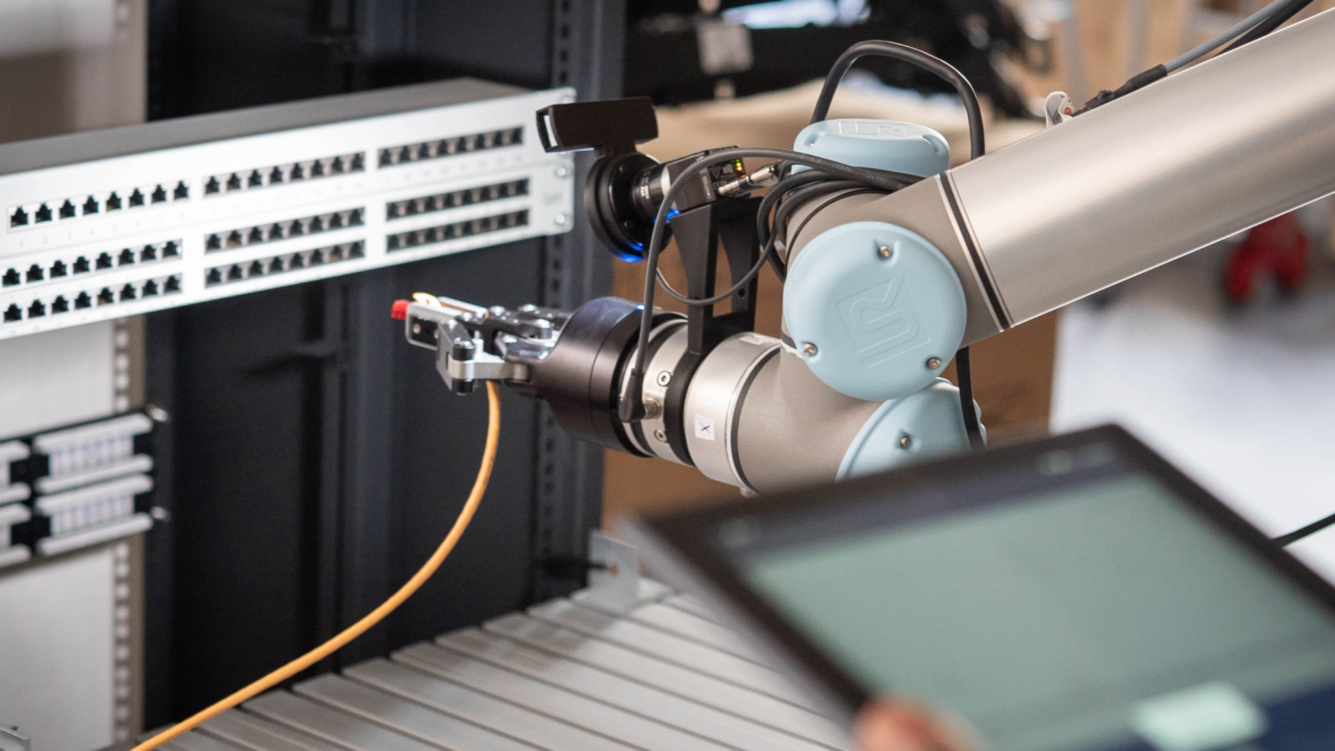 Robots plugging cables!? Automate cable assembly with intelligent robot