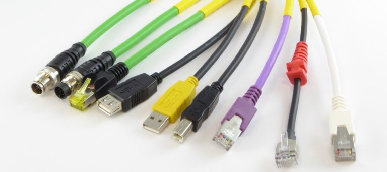 Kabel mit angespritzten Spezialsteckern