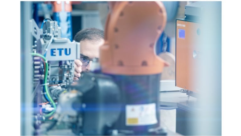 ETU iCUBE – robot-based – wire set production