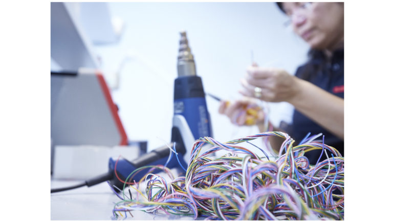 We offer a wide range of cable assemblies with functional tests, from prototypes to series production.