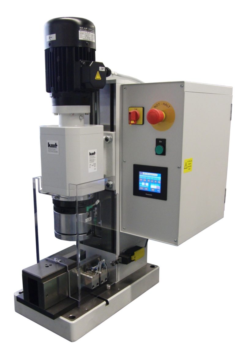 Taumel-Nietmaschine