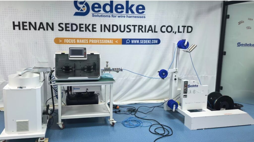 Brandneu: Unsere Kabelschneide- und Abisoliermaschine von Sedeke