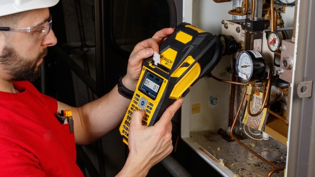 BRADY M610 mobiler Etikettendrucker mit 50mm Druckbreíte