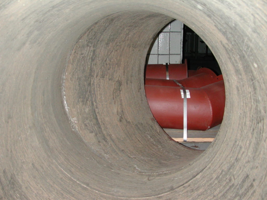 Inside hardfaced pipes or fittings