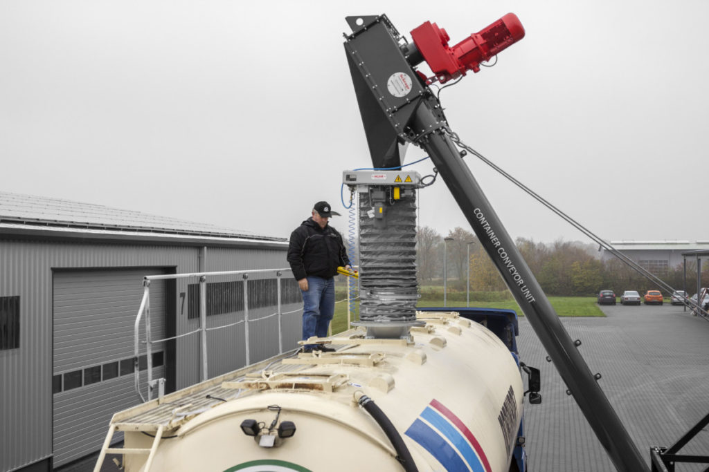 Loading spout MVS for closed loading