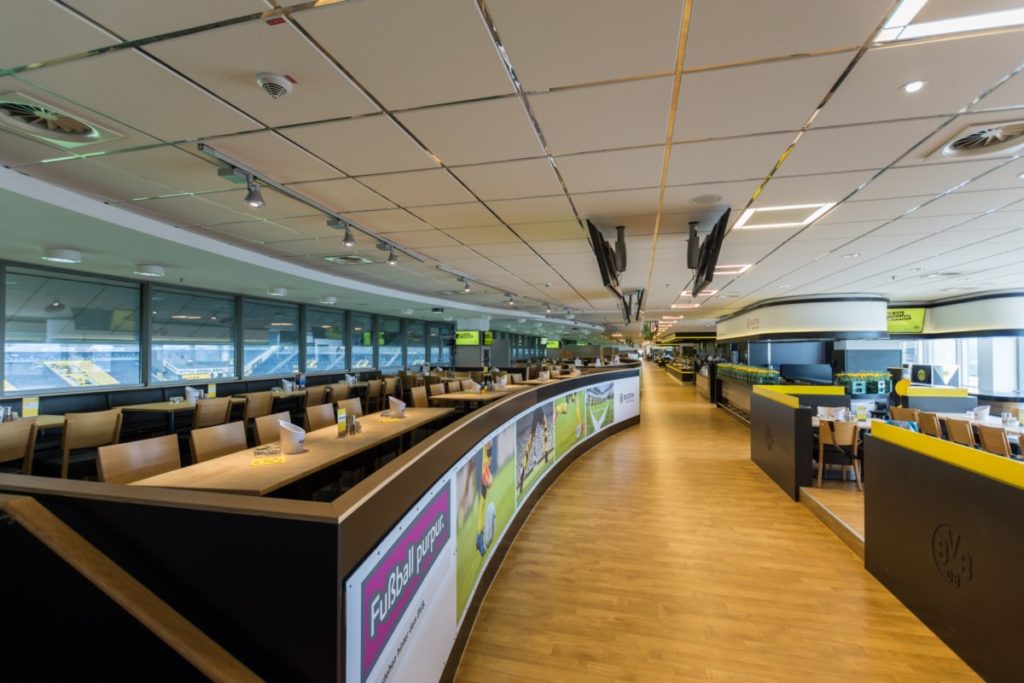 Sitzplätze der Zuschauerlounge