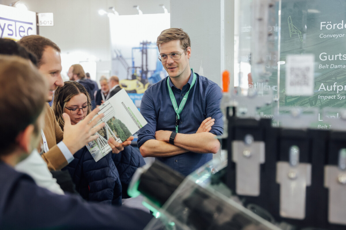 Gespräch am Messestand