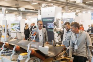 Gespräch am Messestand