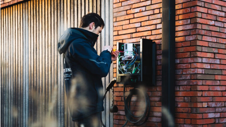 Technieker Hernieuwbare Energie – Elektricien