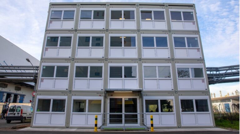 Prendre de la hauteur avec des conteneurs