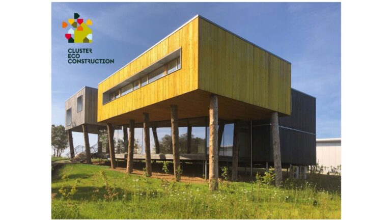The headquarters of the Cluster Eco-construction : an exemplary wood-straw-grass building