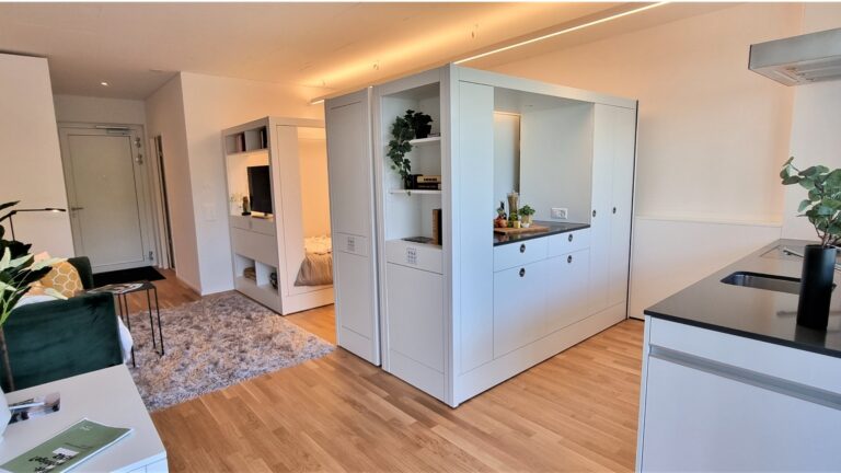 Système de commande de moteur pour meuble avec détection d’obstacles