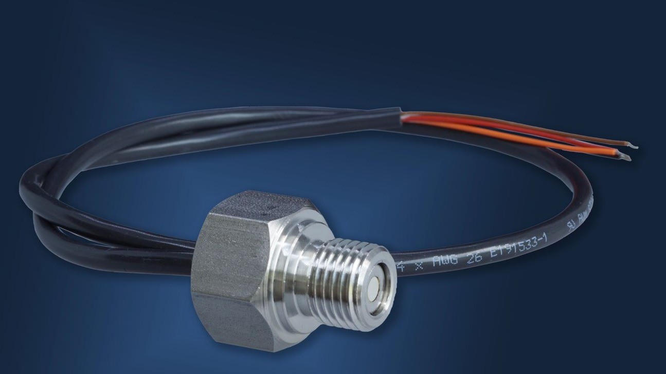 Screw-in humidity sensor for dew point monitoring