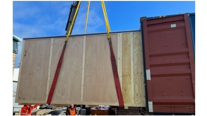Pack and container transport