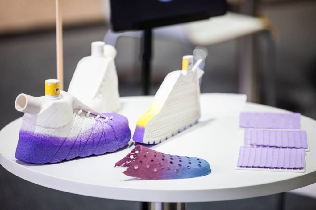Die "New Shoes" von Jakob Trepel wurden per Dip-Technik gefertigt.