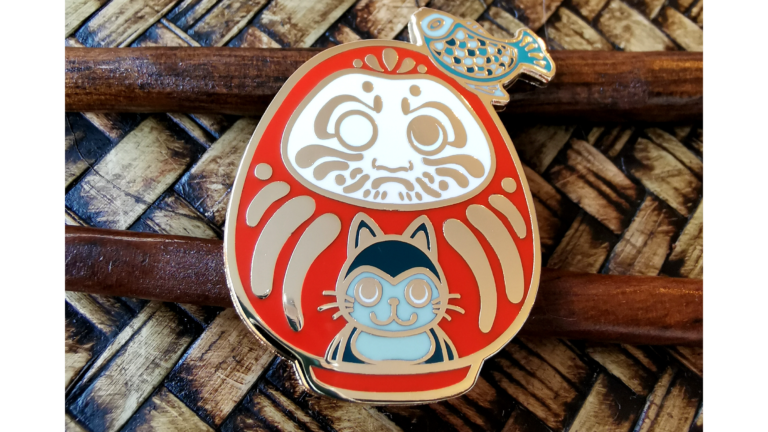 Daruma Katzenfreund – Hard Enamel Pin – Gold