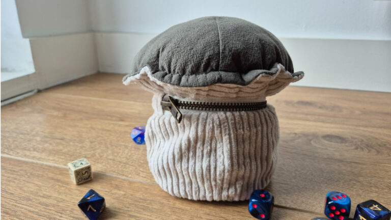 Sac de dés Mimique Champignon – chapeau vert