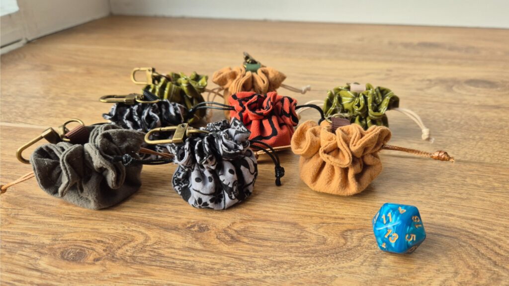 Single dice bag keychain