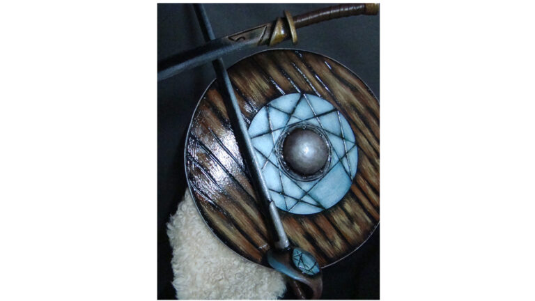 Boucliers LARP faits main, sûrs, légers et solides. Chaque pièce allie confort et style authentique.