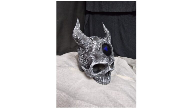 Nous unissons artisanat et électromécanique pour créer des pièces uniques et fonctionnelles — alliant créativité, précision et innovation. Fait main, guidé par la technologie.