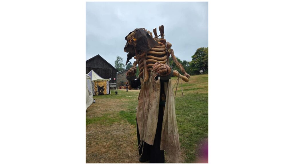 Interactieve spellen die mensen samenbrengen. Vanuit onze reizende caravan brengen we plezier, uitdaging en creativiteit naar markten en evenementen. Een unieke beleving voor iedereen.