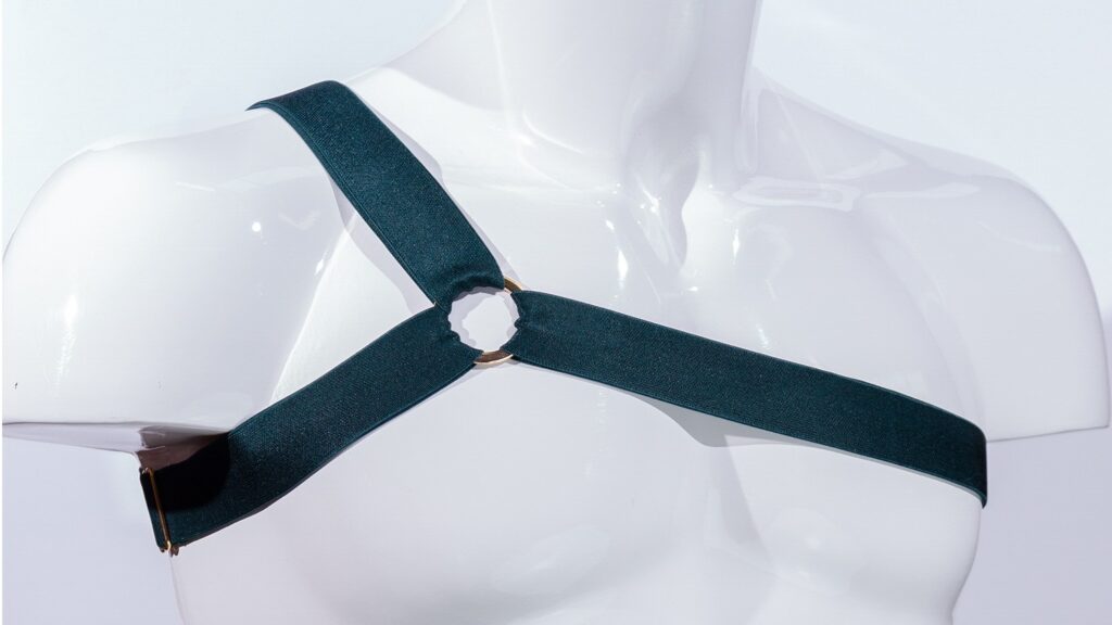 Aero asymmetrical harness