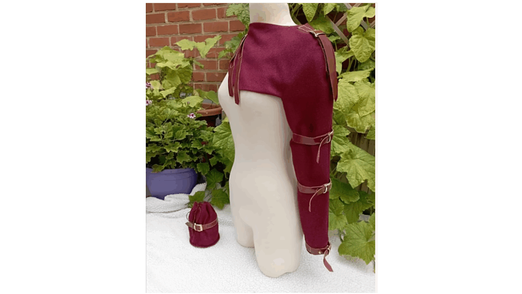 Costumes faits main et sur mesure pour GN, théâtre et cinéma. Chaque pièce est unique.