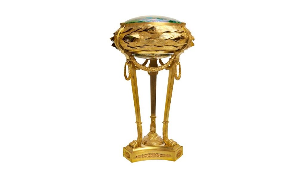 Fritz Heckert – Lampe de table en bronze doré avec verre iridescent, de style néoclassique, vers 1900