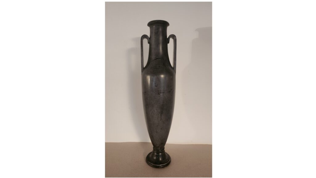 FRANCE XVIe siècle Vase à deux anses Marbre noir