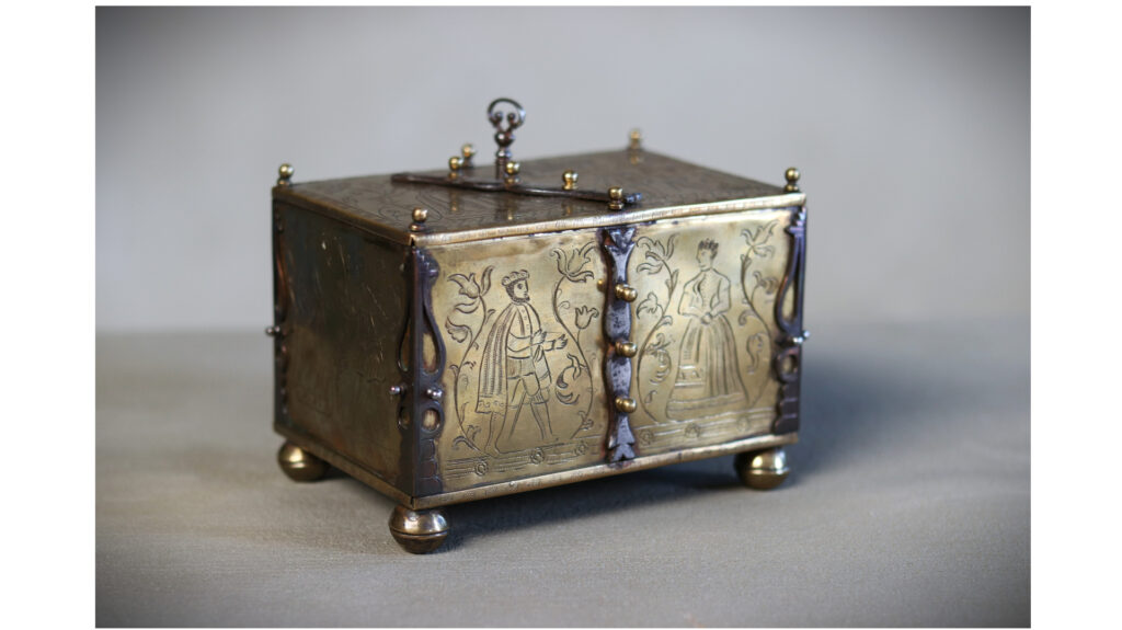 Coffret de mariage en laiton doré, Nuremberg 17ieme siècle