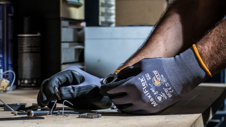 SAFETY GLOVES