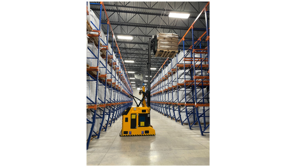 AGV controbilanciato per scaffali drive in