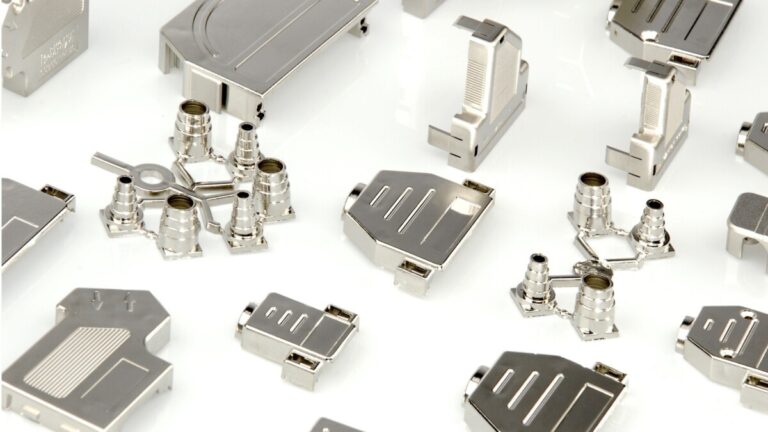 Elektronik- und Steckerverbindungen