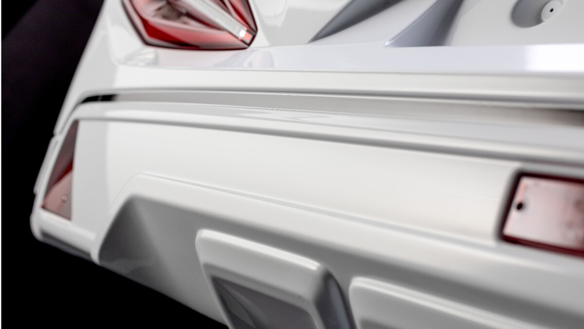 Thermoformen  oder Tiefziehen macht Klassiker. der Kennzeichenträger der eigentlich auch Stoßfänger ist. Design trifft Funktion.