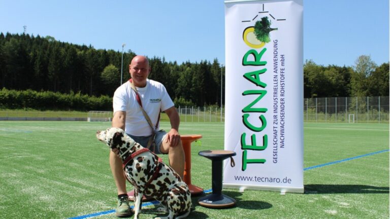 Bio-Kunstrasen (NAKURA: Naturkunstrasen) nachhaltig, umweltfreundlich, spieltauglich