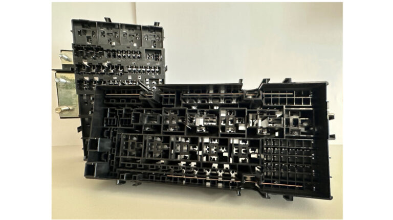 große Boxen mit Overmolding