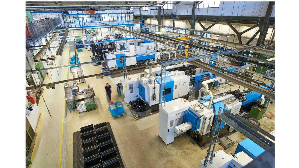 ALLES UNTER EINEM DACH