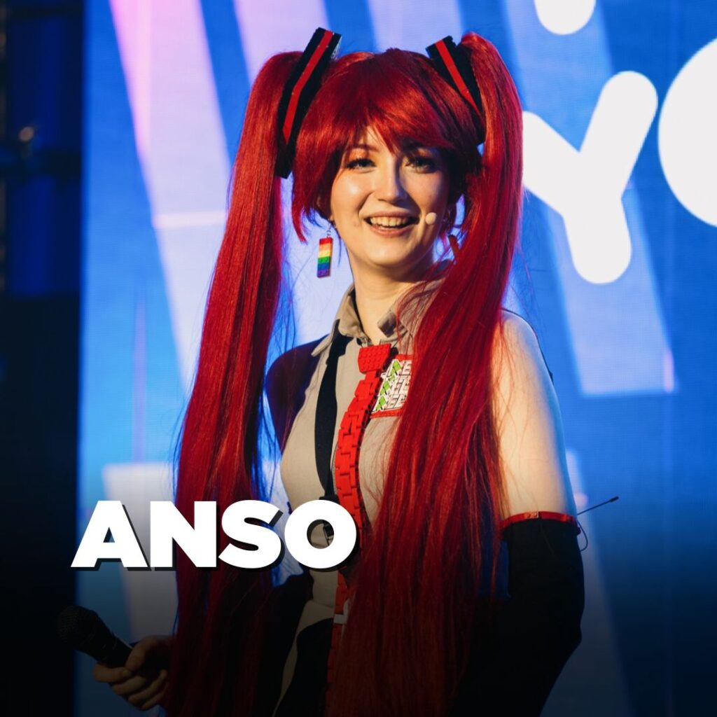 Image of the cosplayer Anso in a red costume.