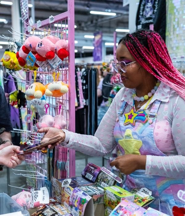 MeltyChocolateMoon selling at Comic Con.