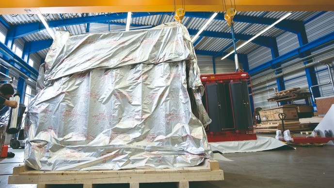 KORROSIONS­SCHUTZ Transportverpackungen, Exportverpackungen, Überseeverpackungen, Verpackungen für Langzeiteinlagerung  Hauben & Einsätze aus Aluminiumverbund-, VCI- Intercept- oder LD-PE-Folie… erstaunlich einfach zum Ziel