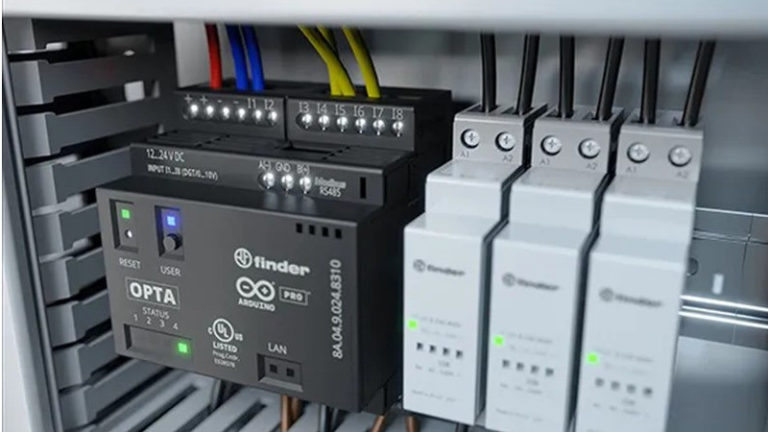 Finder stellt OPTA vor, das neue PLR (programmierbares Logikrelais), das eine völlig neue Ebene der einfachen Programmierung, Integration und Innovation erreicht. Das Produkt ist in Zusammenarbeit mit Arduino entstanden.