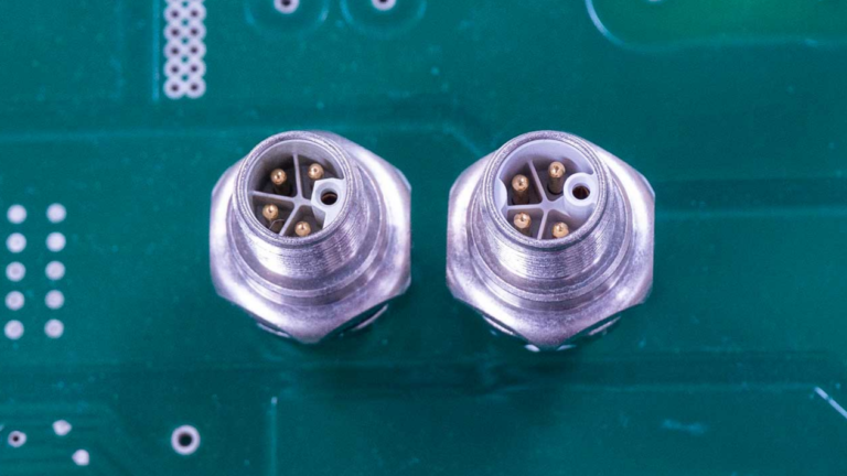 Neue Rundsteckverbinder für M12 Power Anwendungen (IEC 61076-2-111)