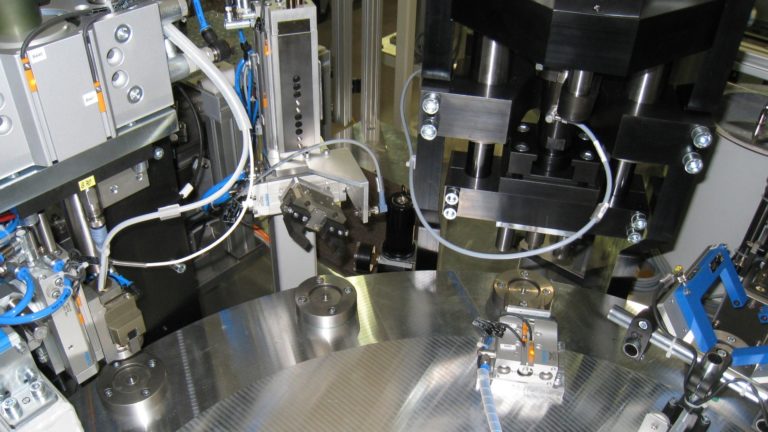 Montagesysteme und -anlagen